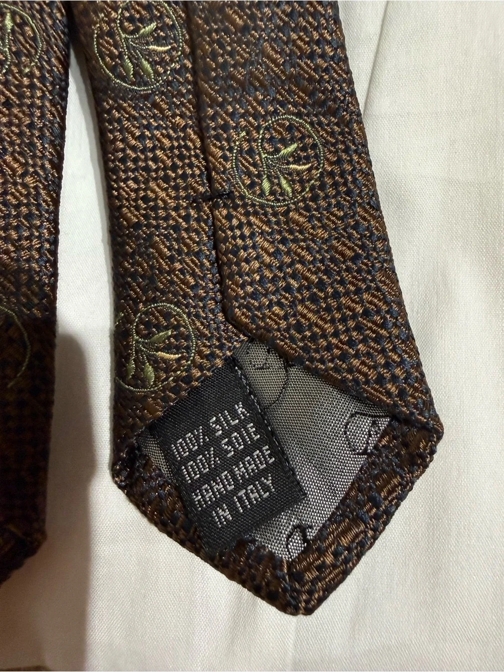 Vintage Valentino Cravatte 100%  Silk Necktie Medallion Print Olive Brown. Italy